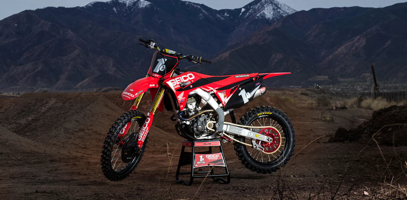 Atlas G25 // Traction Material